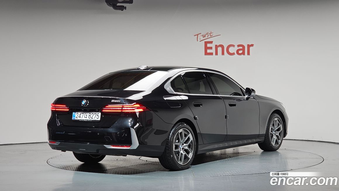 BMW 5-Series 2025