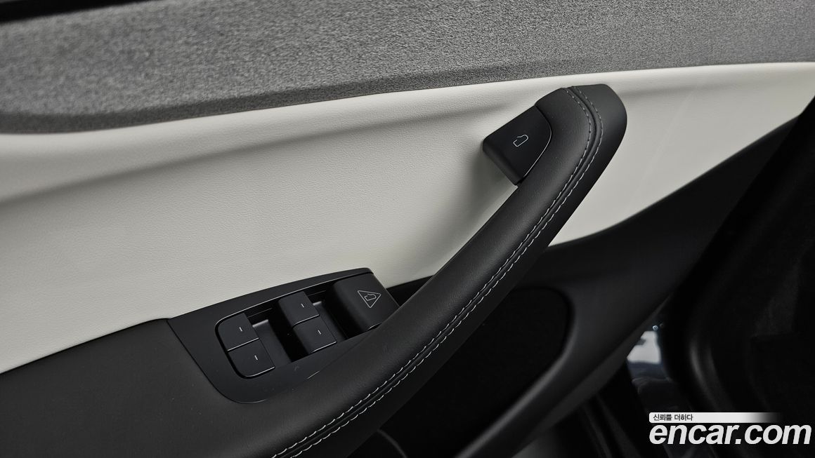 Tesla Model Y 2025