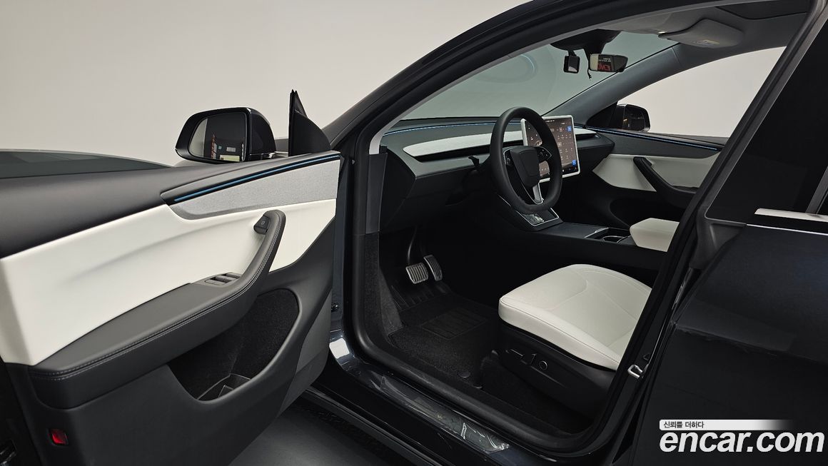 Tesla Model Y 2025