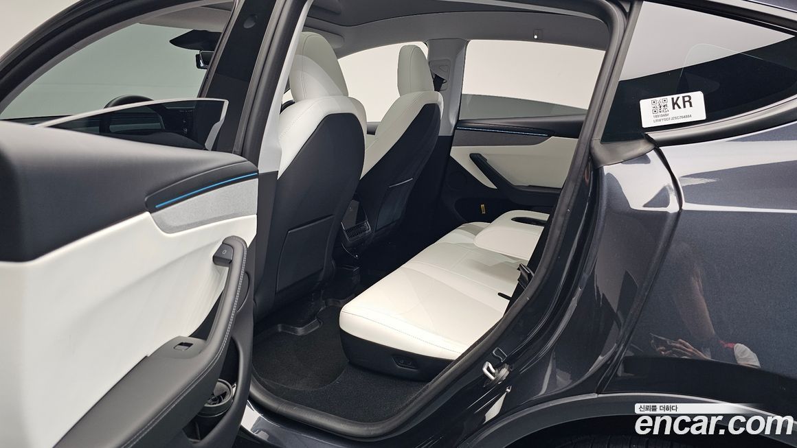 Tesla Model Y 2025