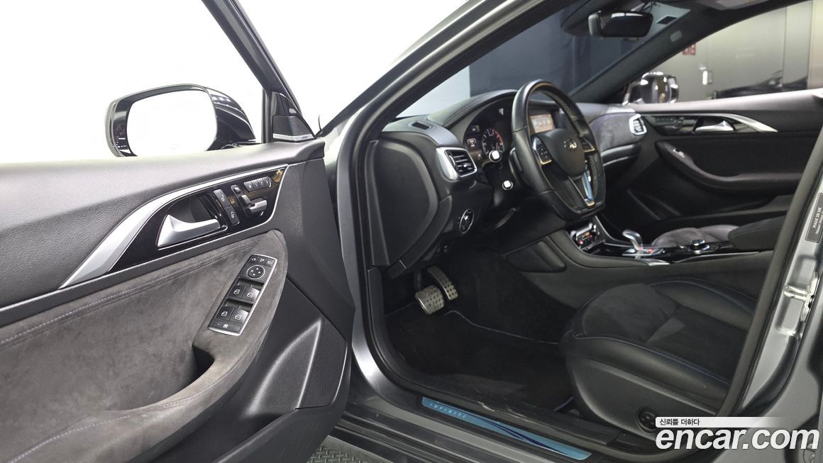 Infiniti Q30 2017