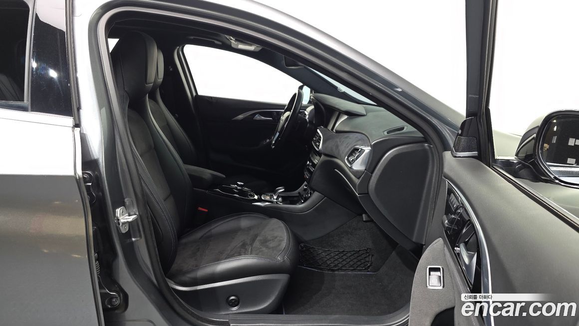 Infiniti Q30 2017