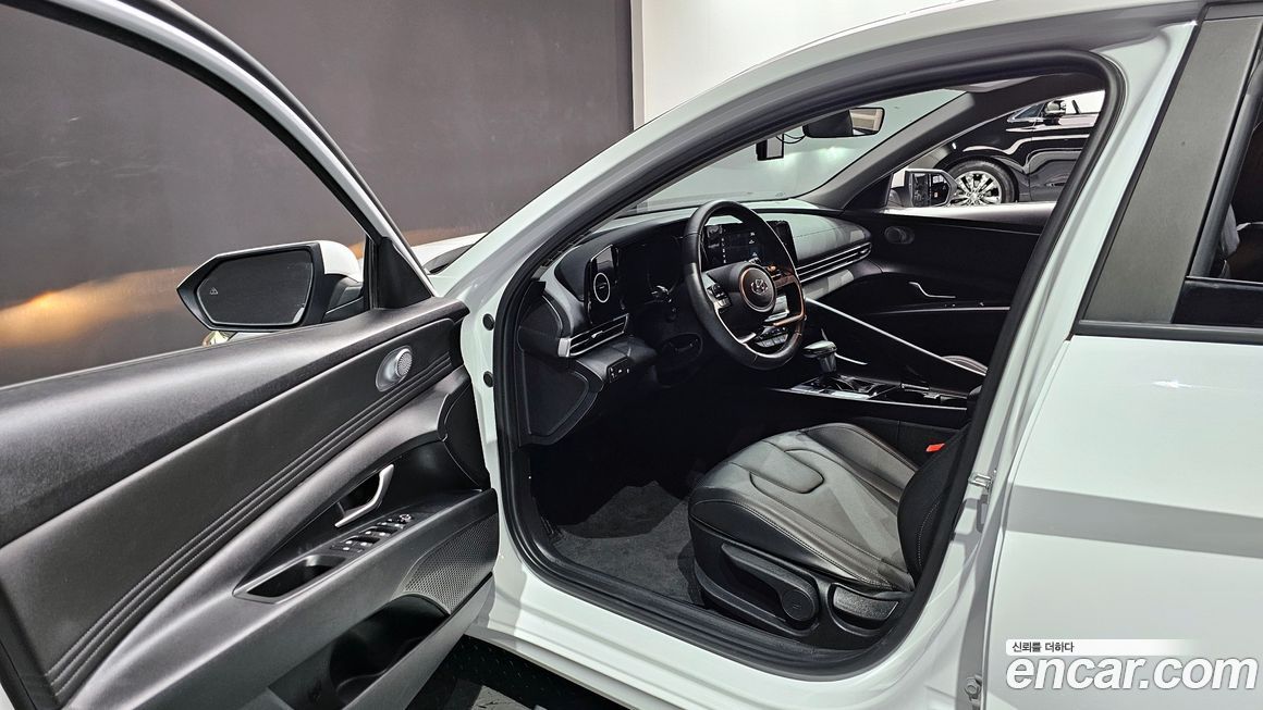 Hyundai AVANTE 2021