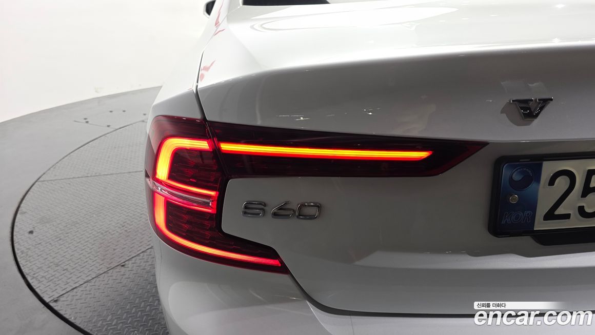 Volvo S60 2022