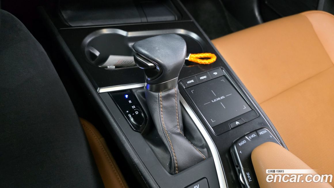 Lexus UX 2019