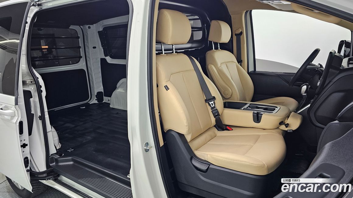 Hyundai Staria 2025