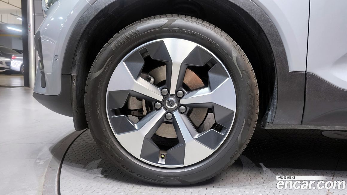 Volvo XC40 2024