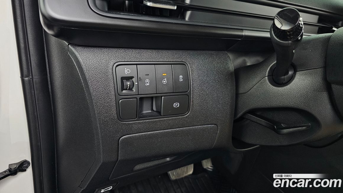 Hyundai Staria 2025