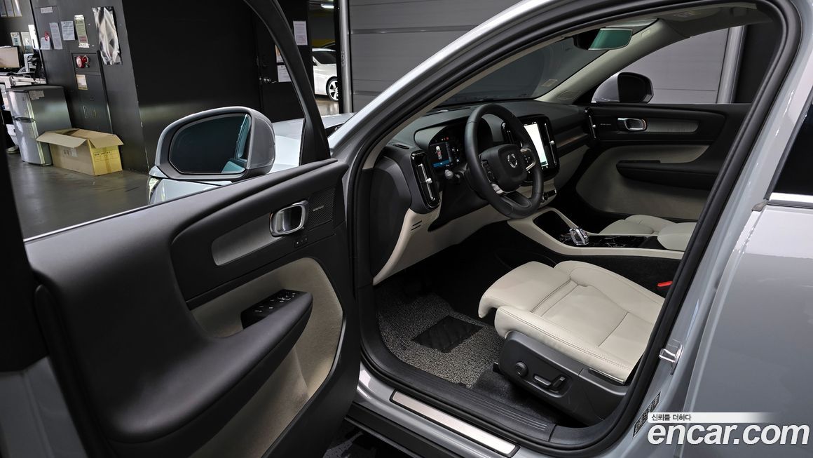 Volvo XC40 2024
