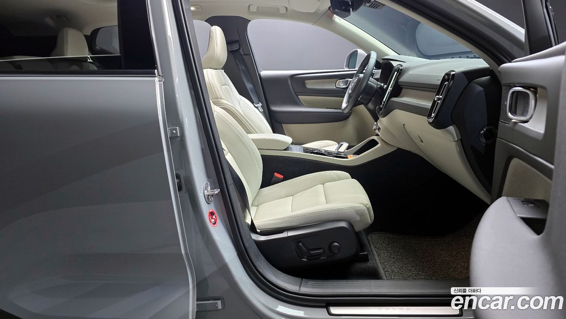 Volvo XC40 2024