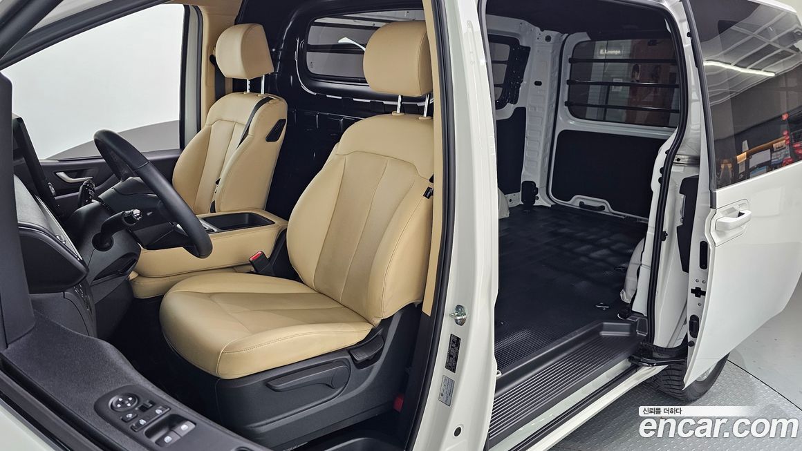 Hyundai Staria 2025