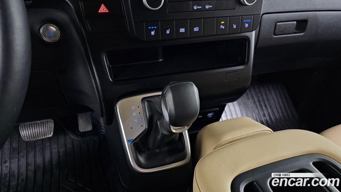 Hyundai Staria 2025