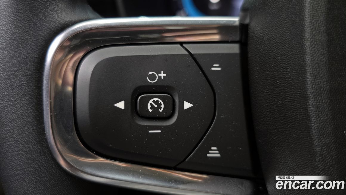 Volvo XC40 2024