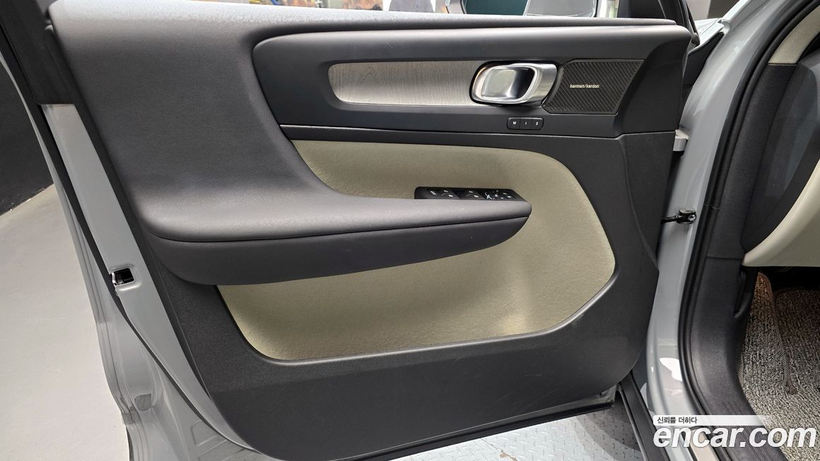 Volvo XC40 2024