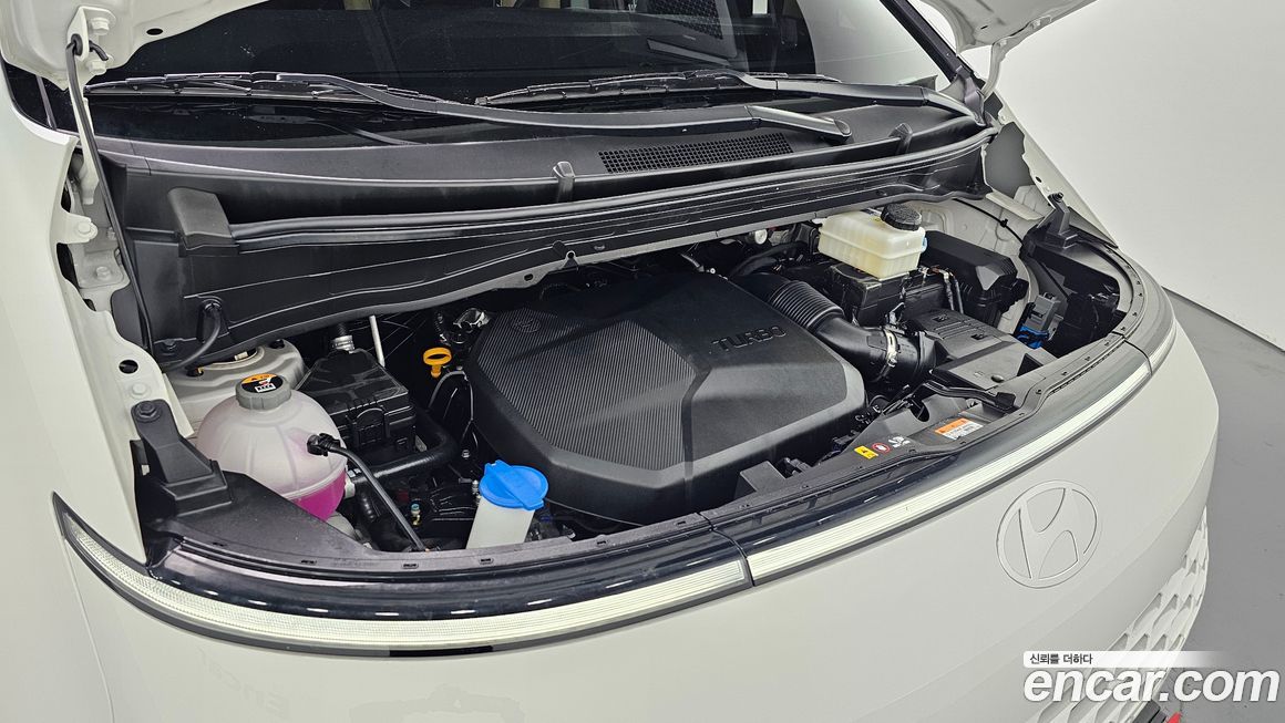 Hyundai Staria 2025