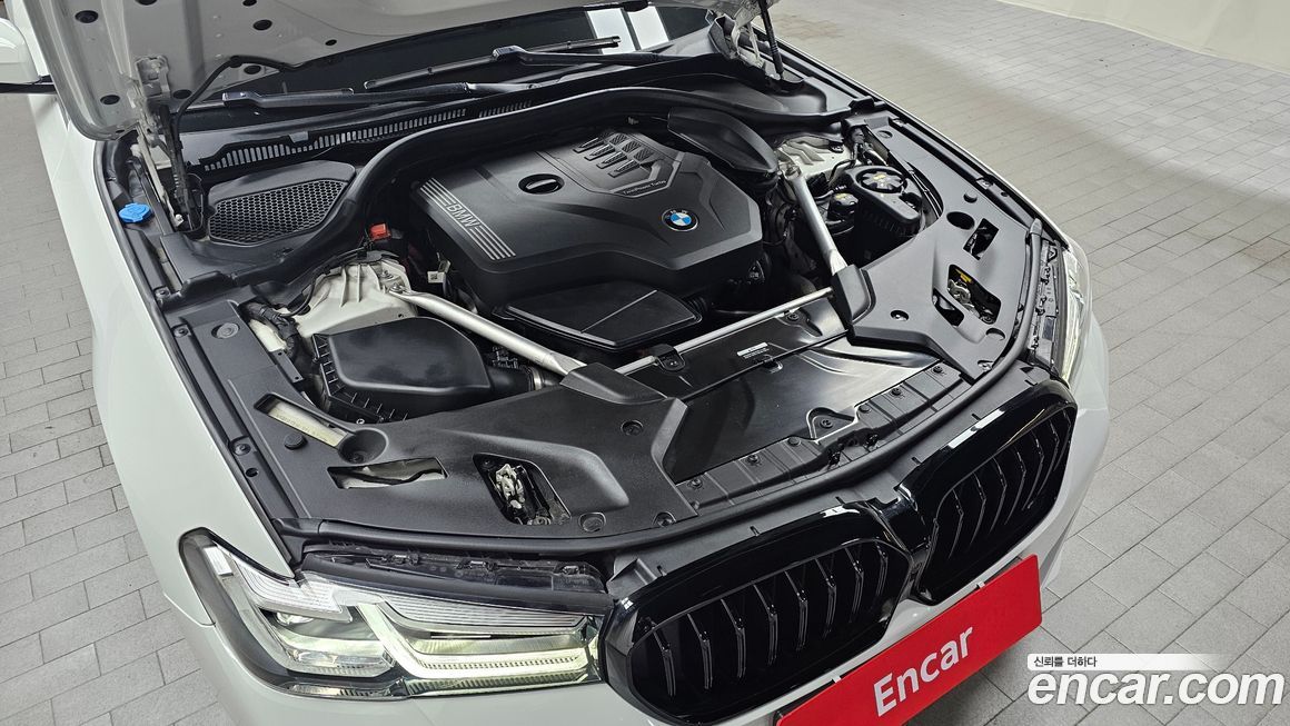 BMW 5-Series 2023