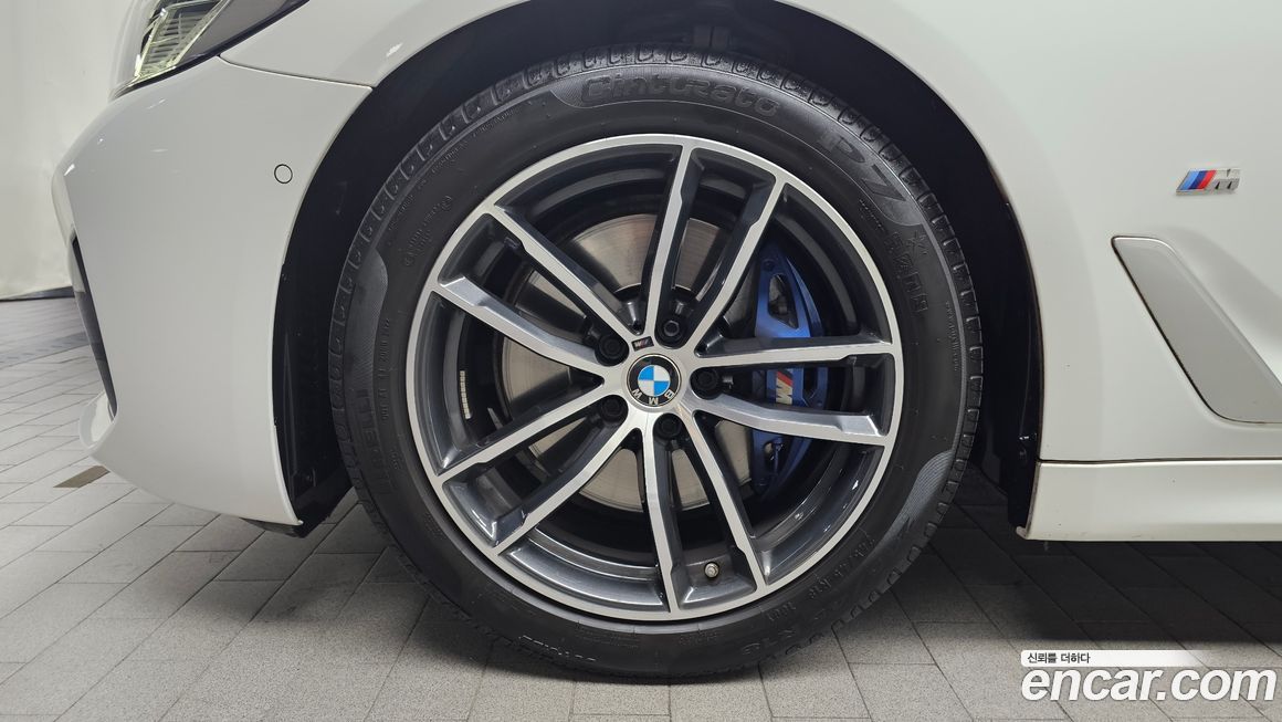 BMW 5-Series 2023