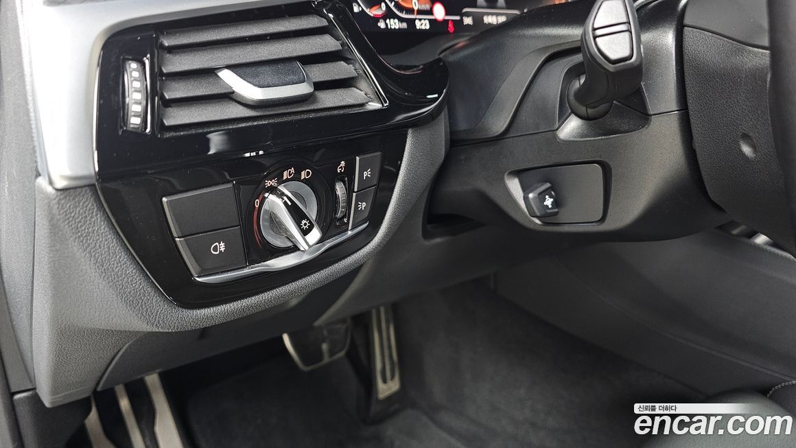 BMW 5-Series 2023