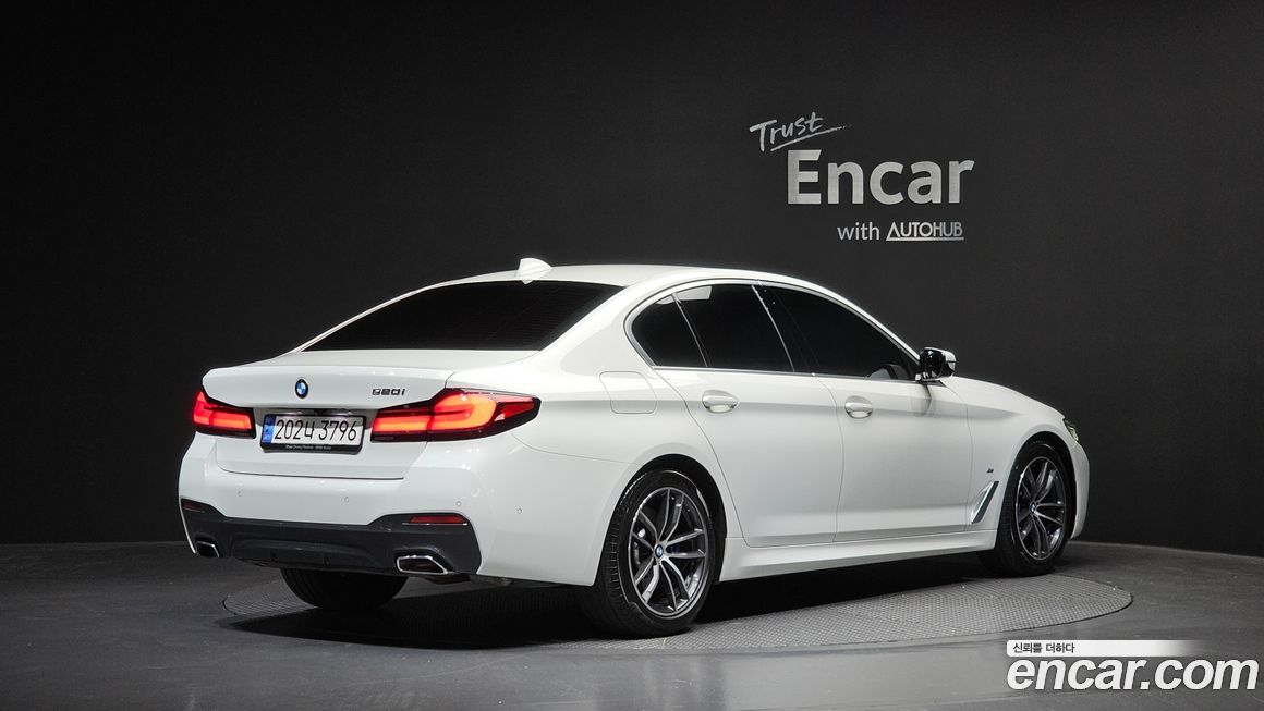 BMW 5-Series 2023