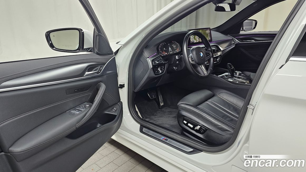 BMW 5-Series 2023