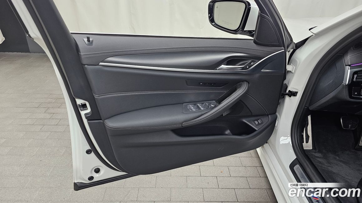 BMW 5-Series 2023