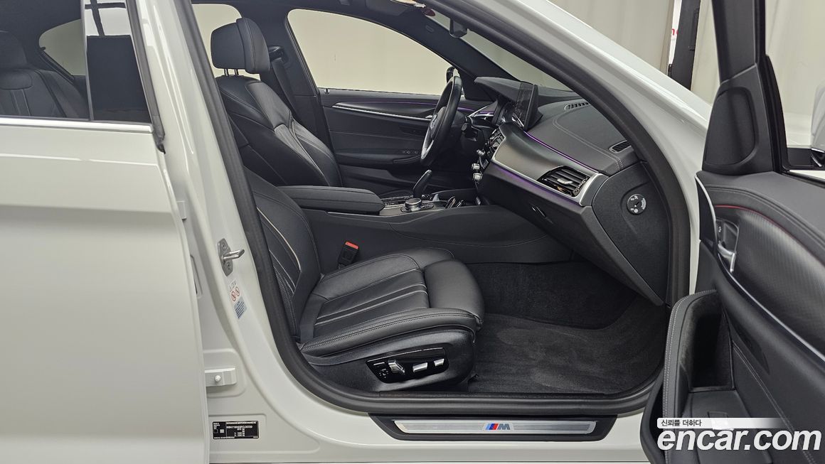 BMW 5-Series 2023