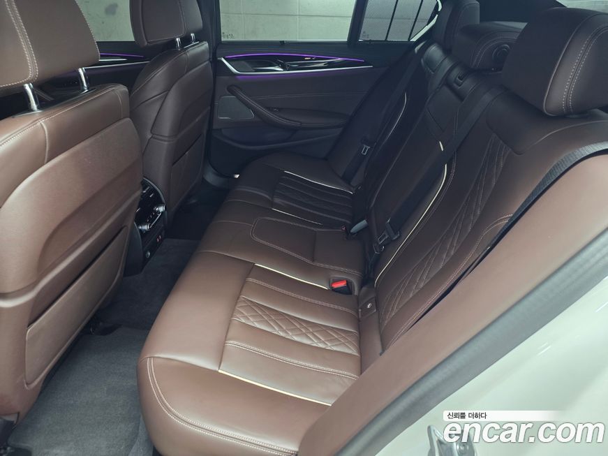 BMW 5-Series 2023