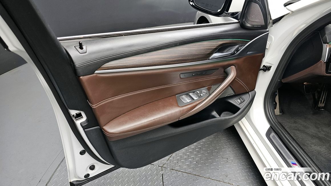 BMW 5-Series 2020
