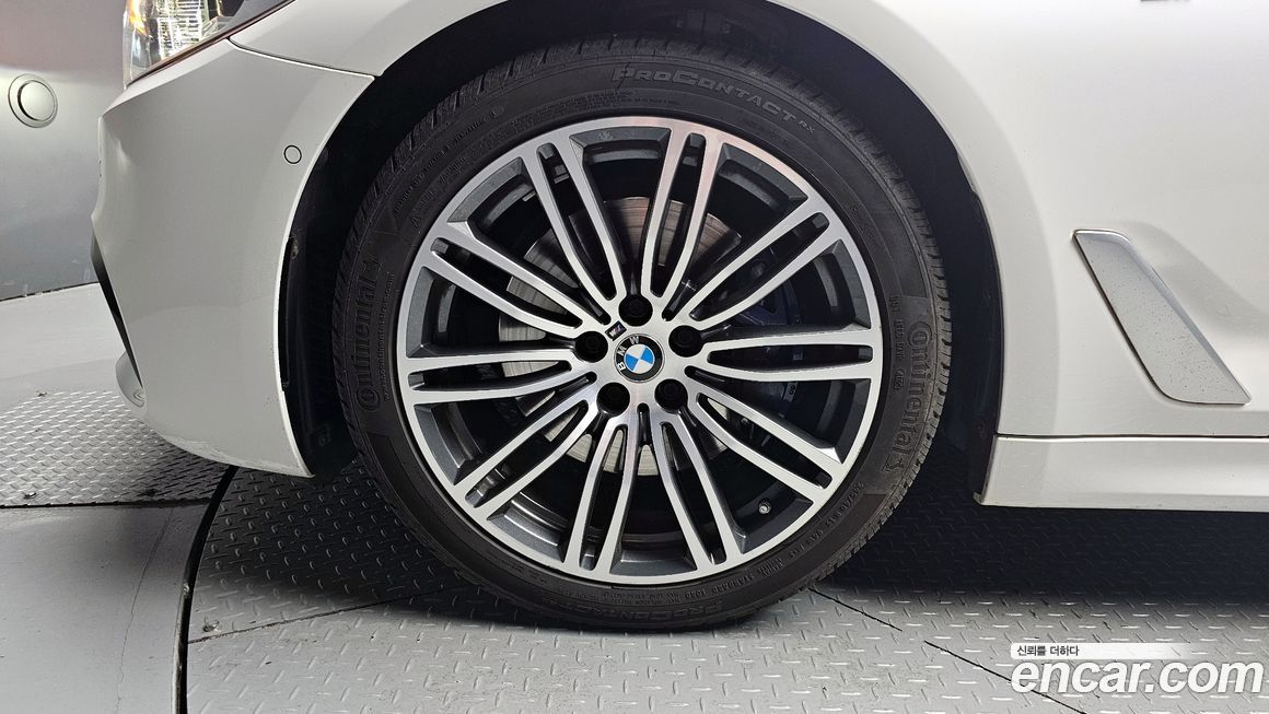 BMW 5-Series 2020