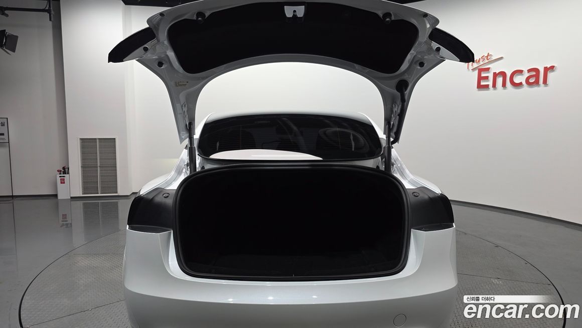 Tesla Model 3 2024