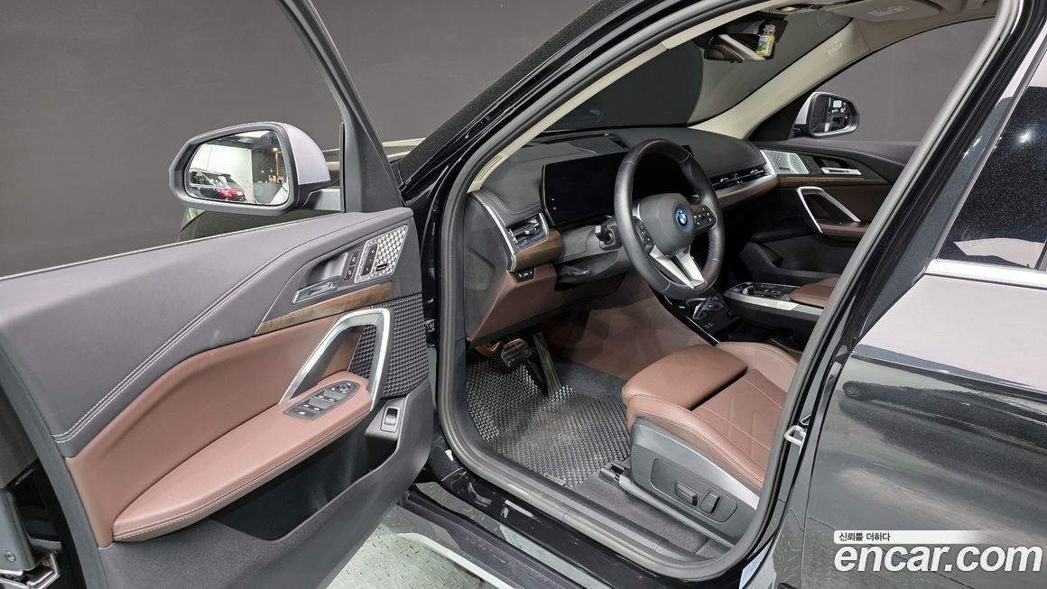 BMW iX1 2024