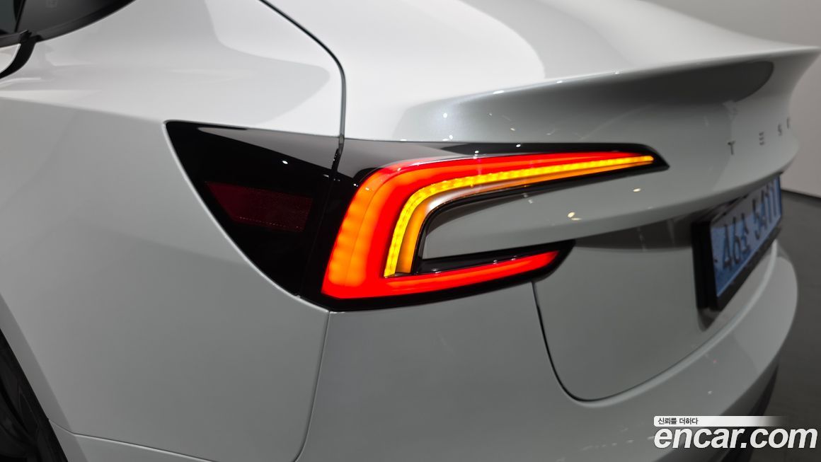 Tesla Model 3 2024