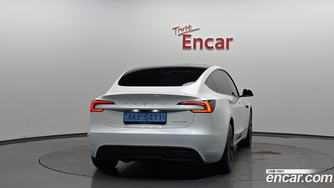 Tesla Model 3 2024