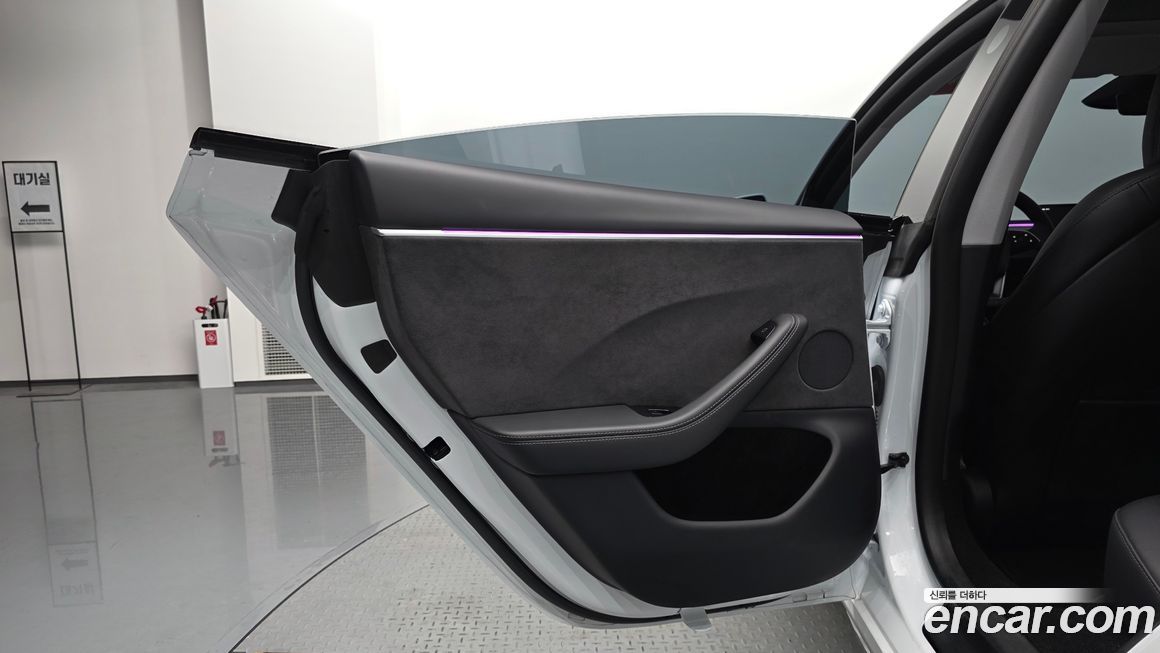 Tesla Model 3 2024