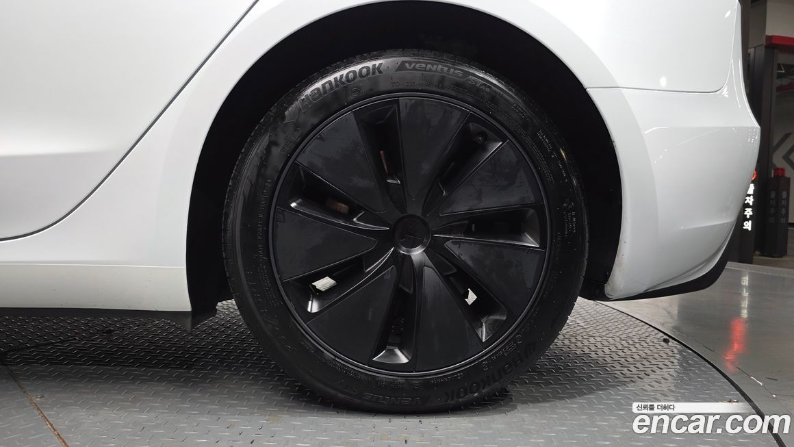 Tesla Model 3 2024