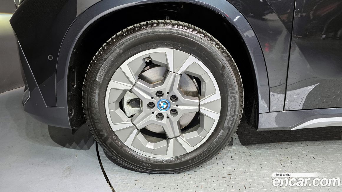 BMW iX1 2024
