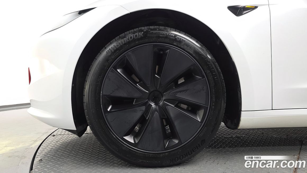 Tesla Model 3 2024