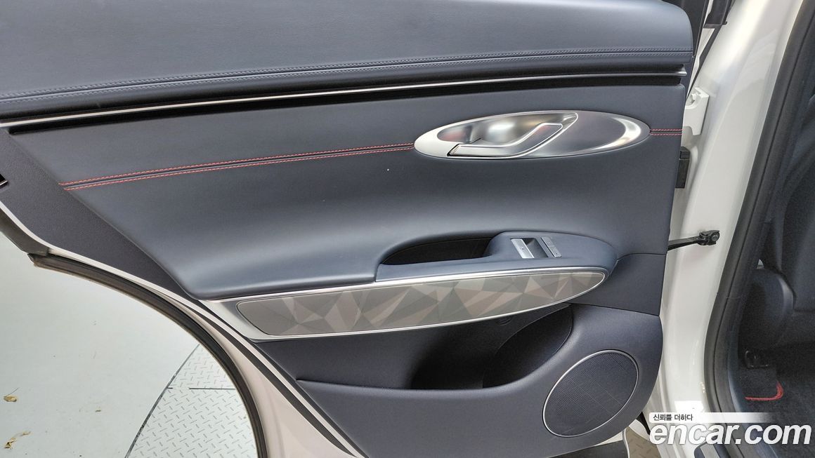 Genesis GV70 2023