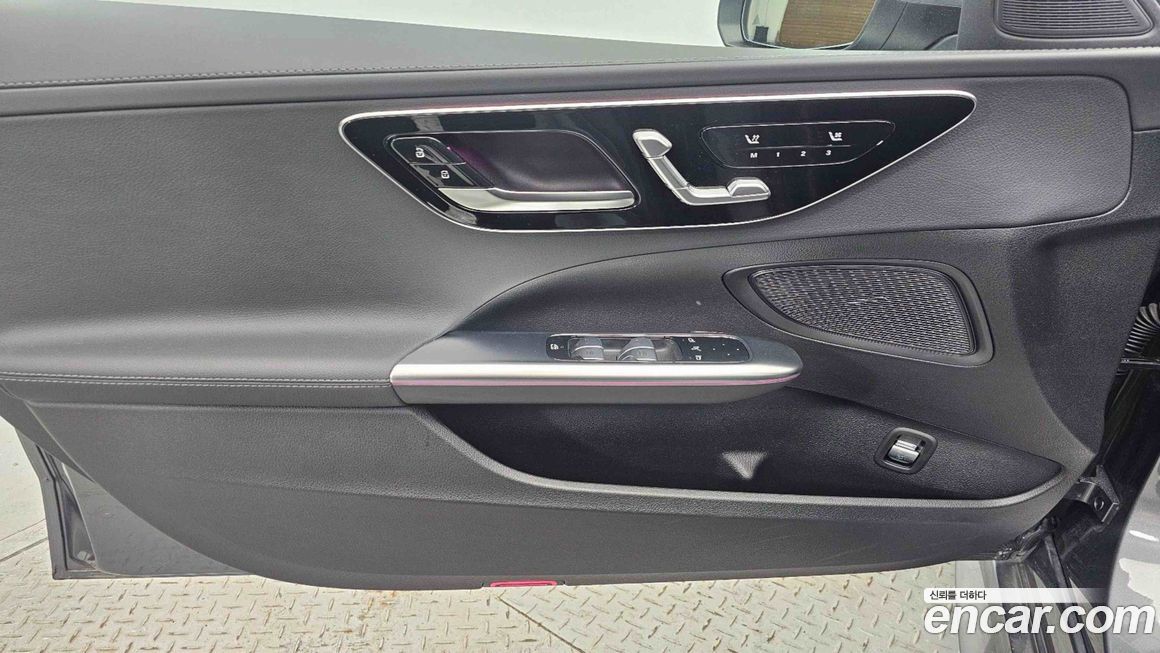 Mercedes-Benz C-Class 2025