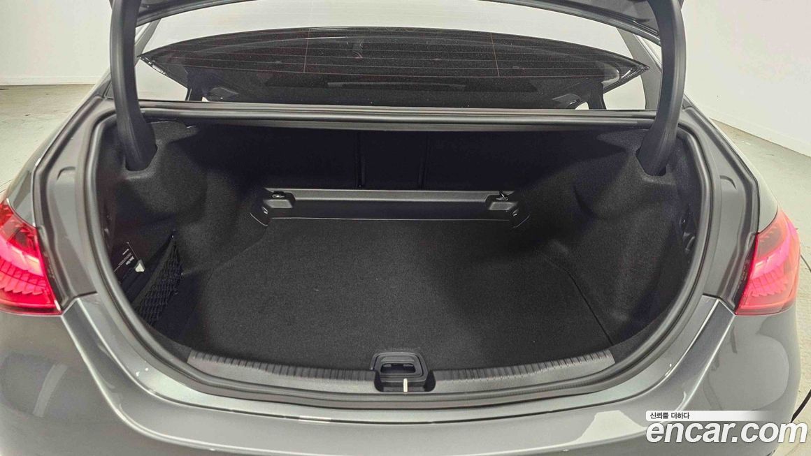 Mercedes-Benz C-Class 2025