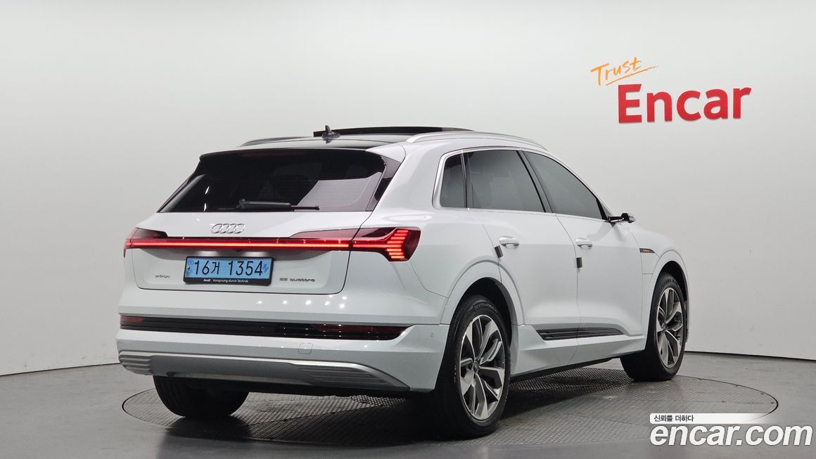 Audi e-tron 2021