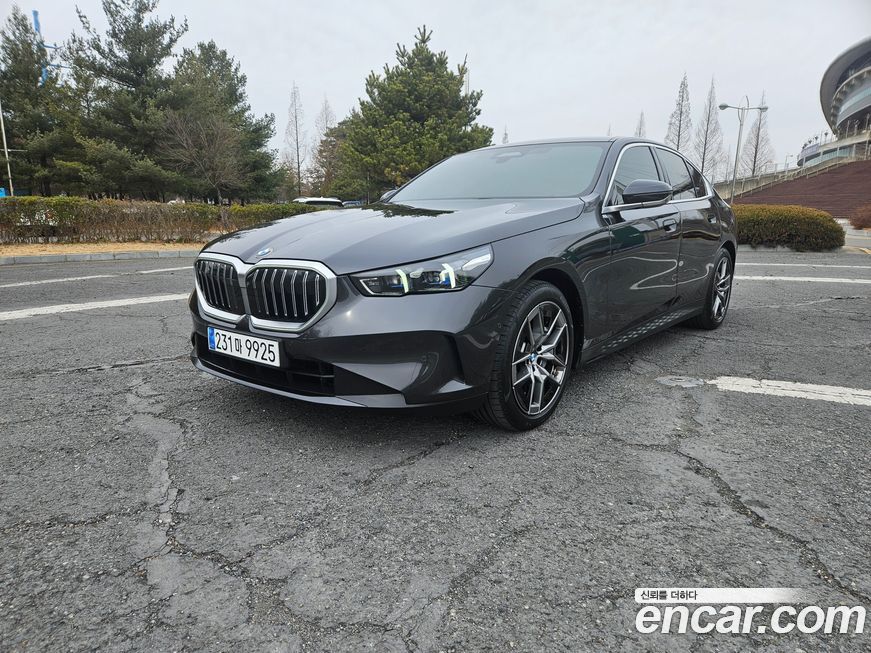 BMW 5-Series 2024