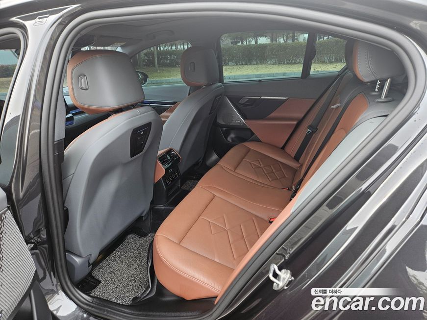 BMW 5-Series 2024