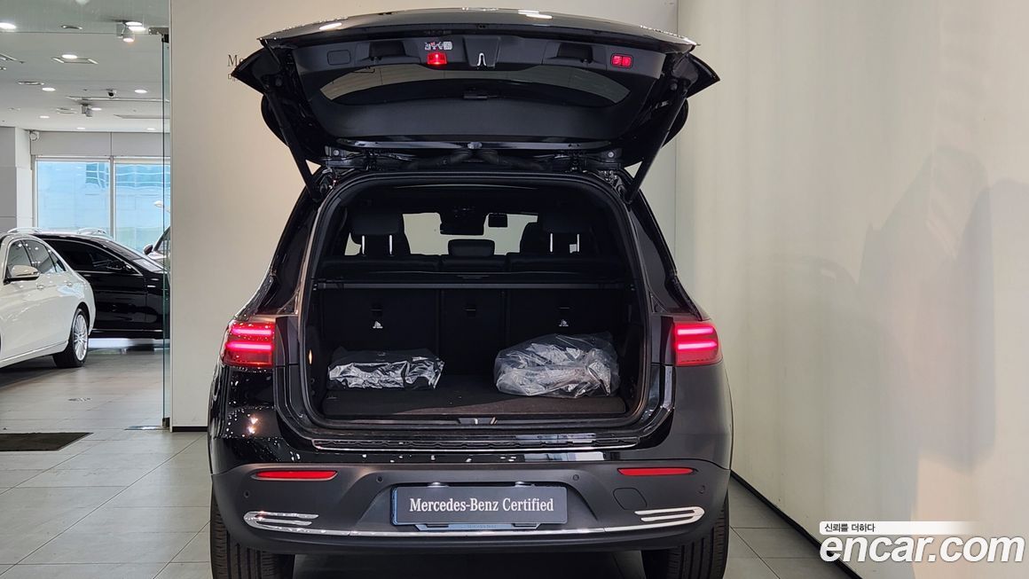 Mercedes-Benz EQB 2026