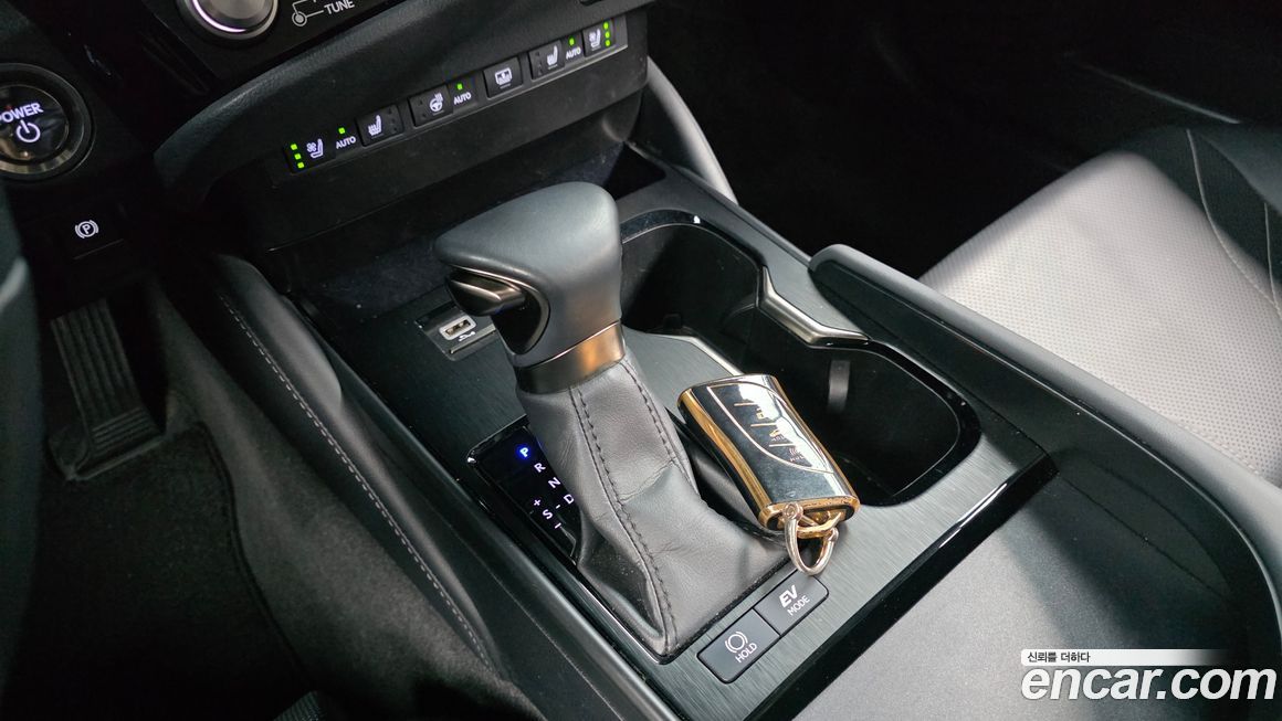 Lexus ES 2023