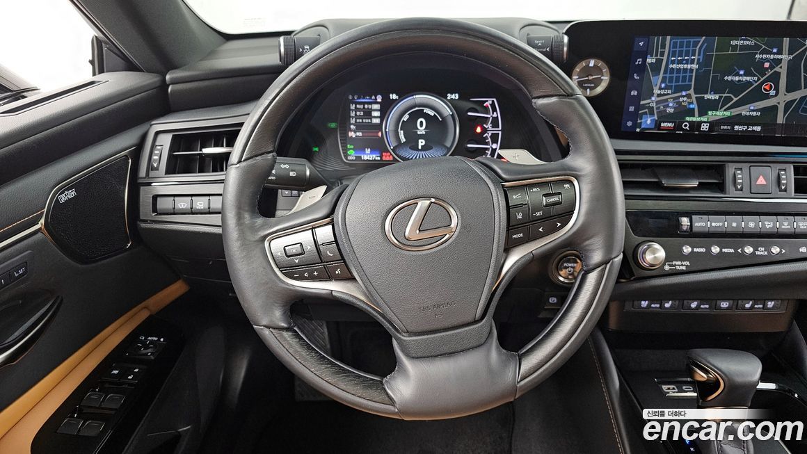 Lexus ES 2025