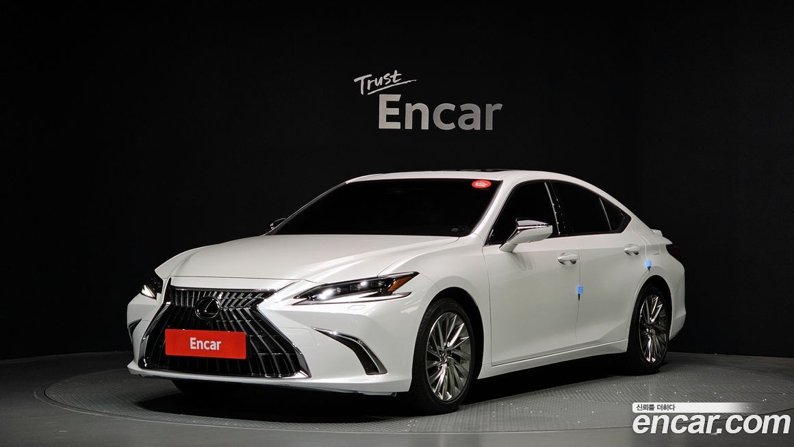 Lexus ES 2025