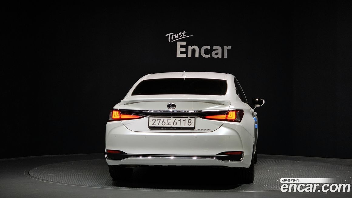 Lexus ES 2025