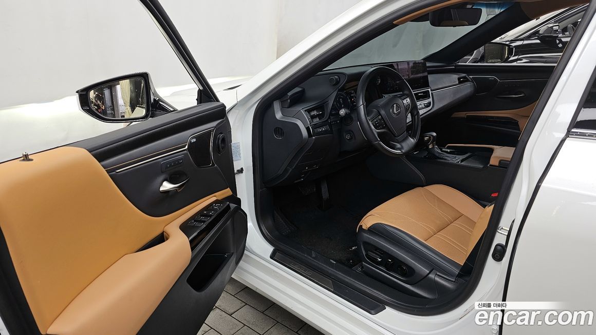Lexus ES 2025