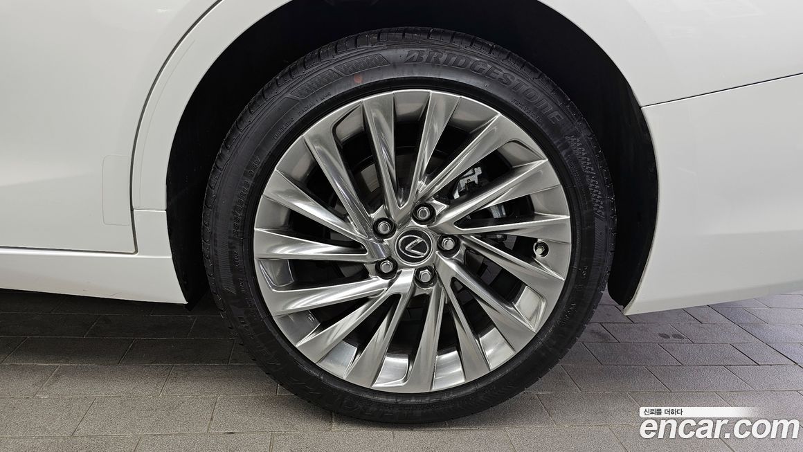 Lexus ES 2025